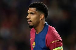 爱游戏体育官网-巴塞罗那精简中后卫，阿劳霍斩钉截铁表忠心