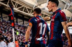 爱游戏体育-西甲-莱万特2-4巴萨：莱万特有想法，莱万可以上场了|前瞻