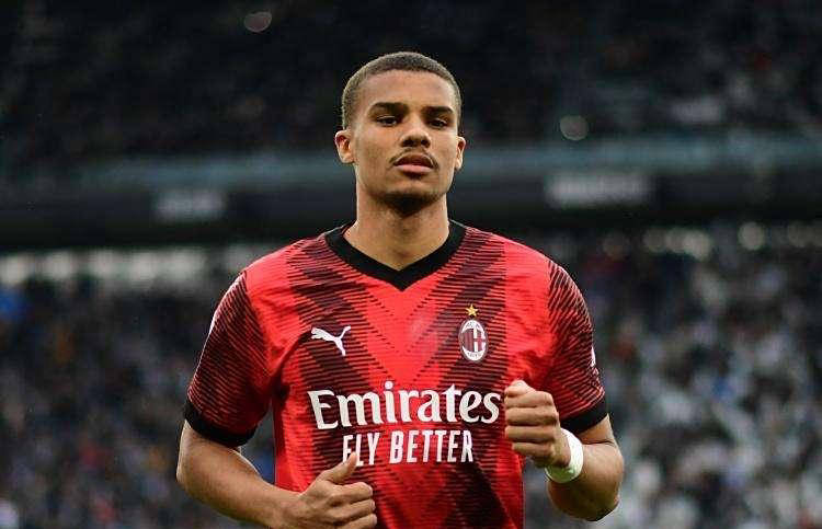 AC米兰主力中卫转会至纽卡斯尔联，阿莱格里极力挽留未果