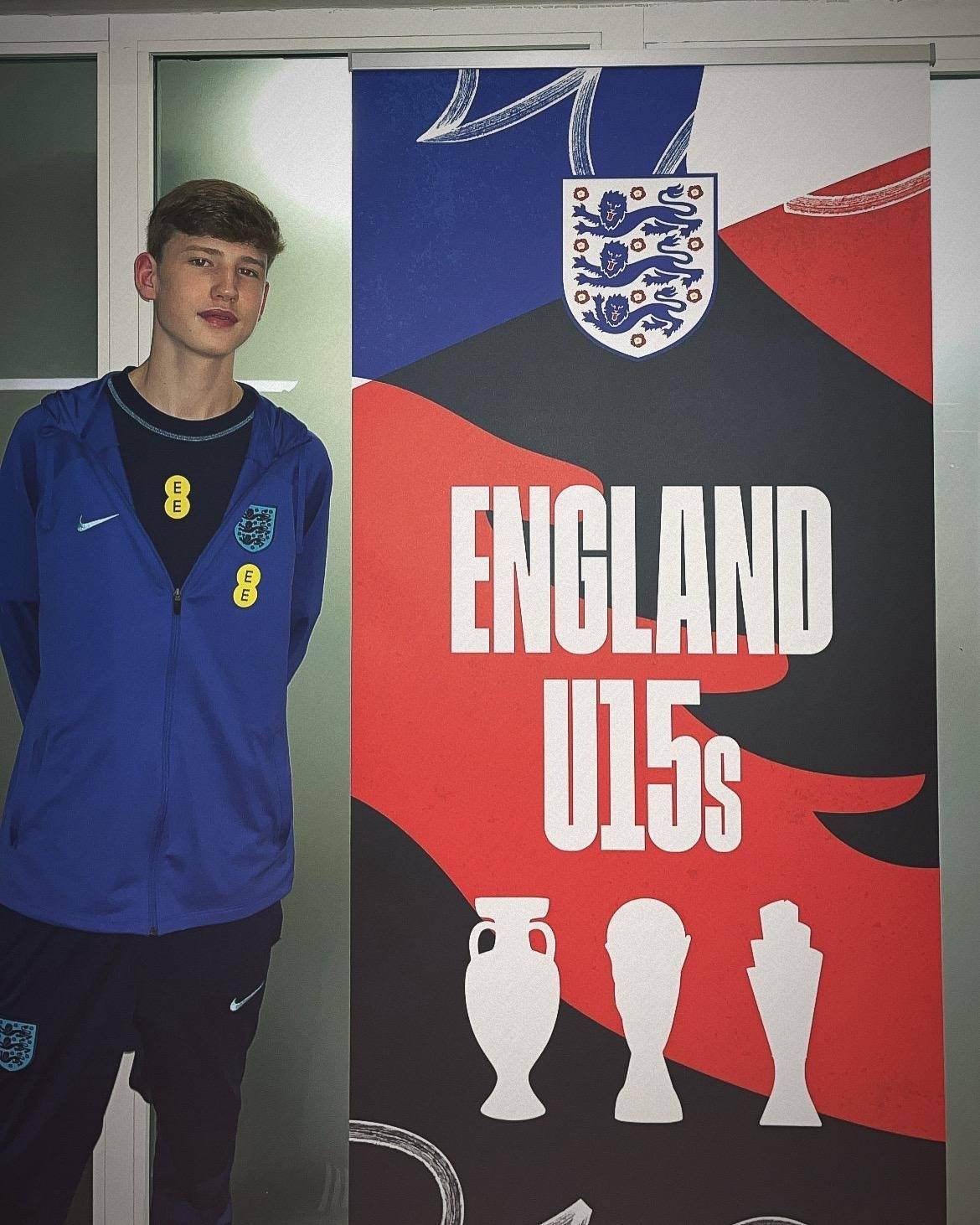 挖角利物浦！纽卡官方：利物浦16岁小将艾萨克-莫兰加盟球队