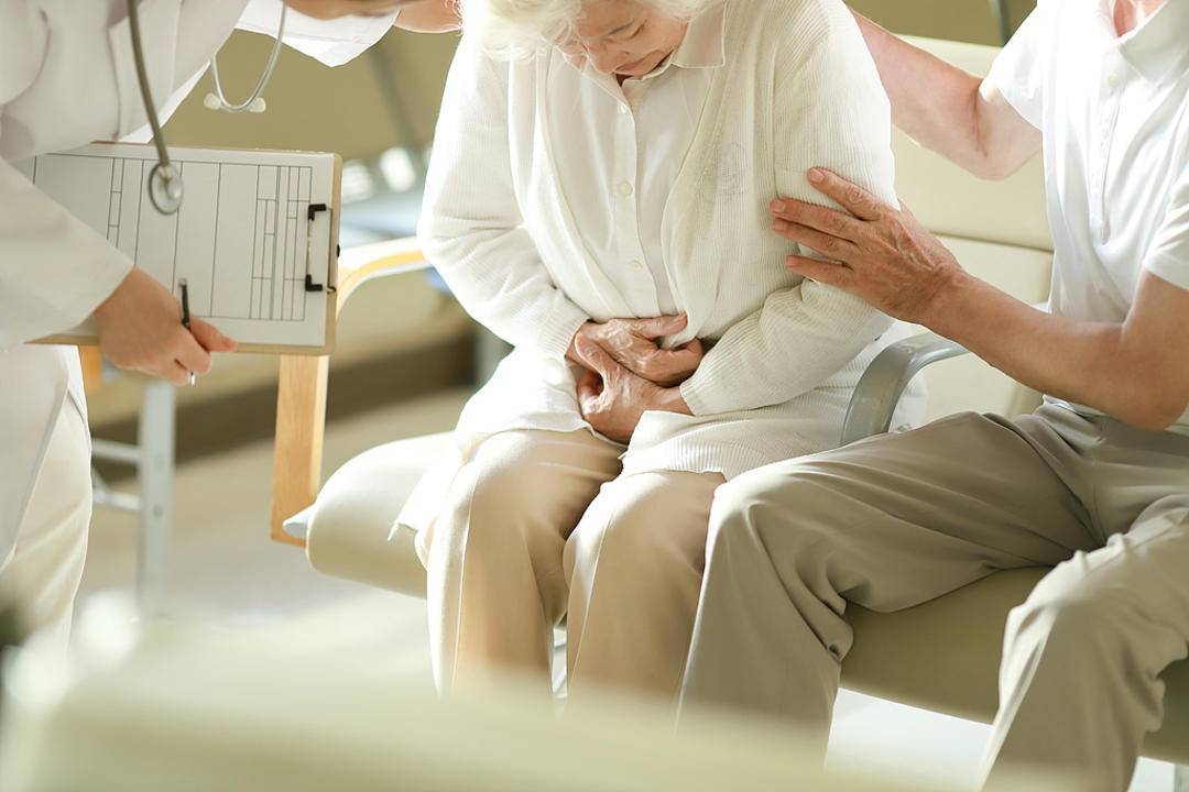 肿瘤有“篮球”大!92岁奶奶腹涨“见红”