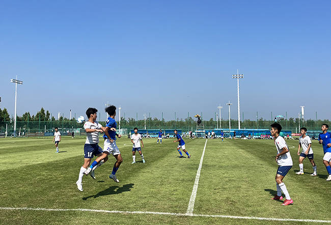 “足球，从娃娃抓起”