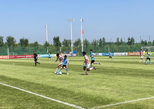 “足球，从娃娃抓起”