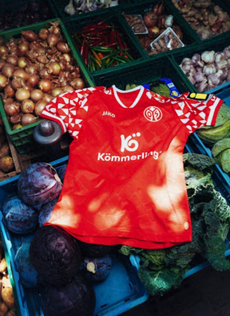 美因茨05足球俱乐部发布25/26赛季全新主场球衣