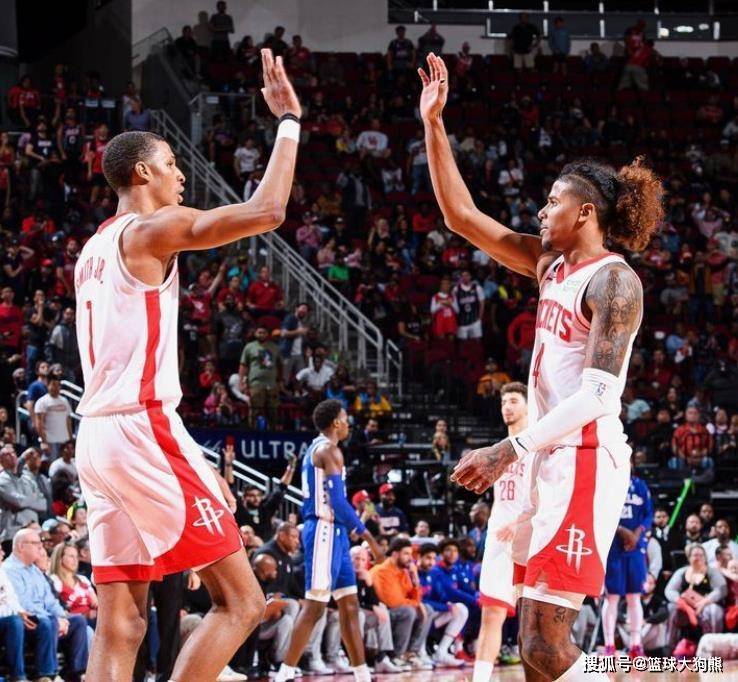 老将扎堆，专家直指火箭队隐患！37岁杜兰特虽强，却不适应新战术