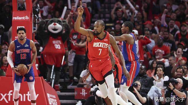 火箭杜兰特鼓励更多球员在网上回怼球迷,并表示这有助于篮球发展