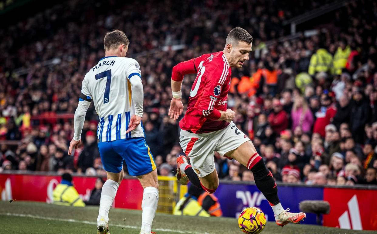 曼联4-2击败布莱顿，焕发新活力