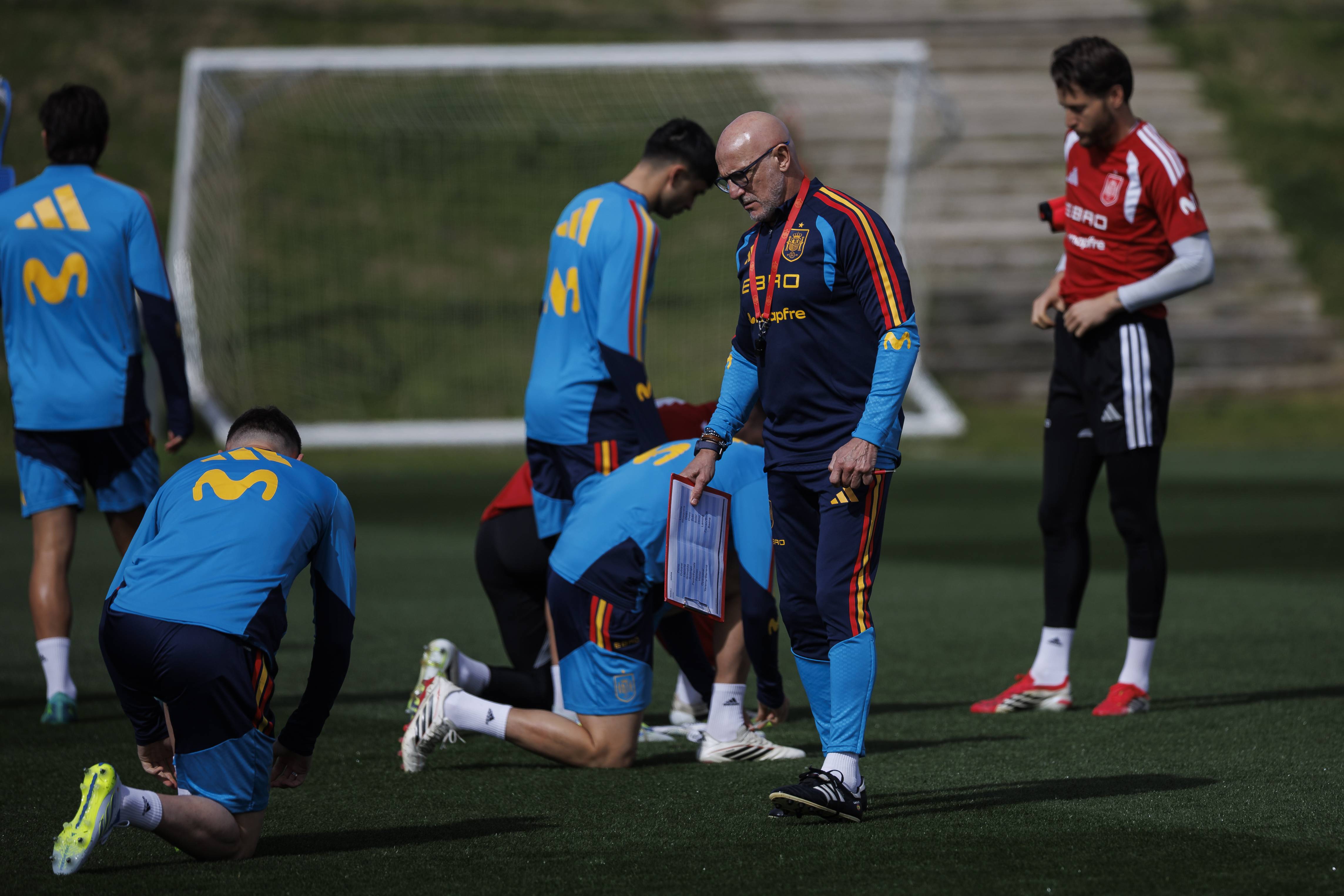 （外代二线）足球——西班牙队备战友谊赛